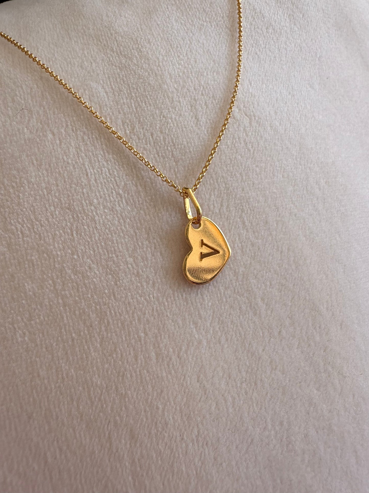 Collar inicial corazón