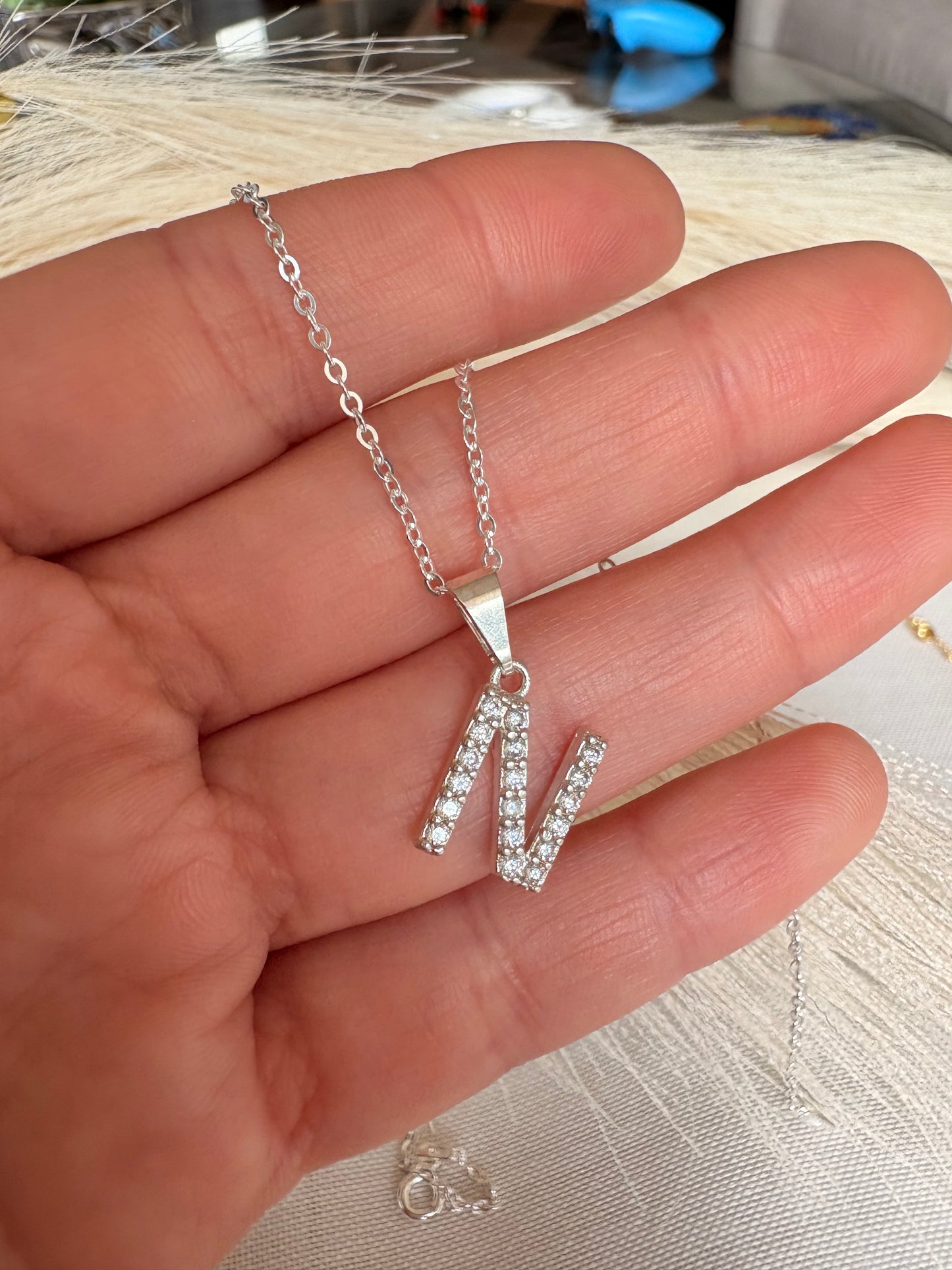 Collar inicial con circones
