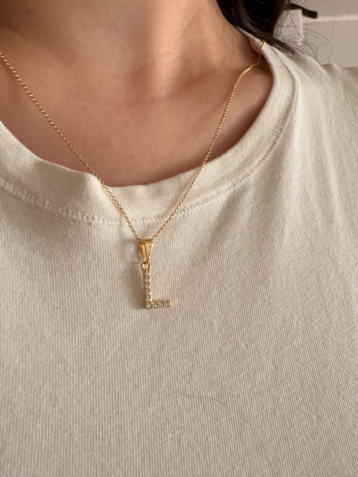 Collar inicial con circones