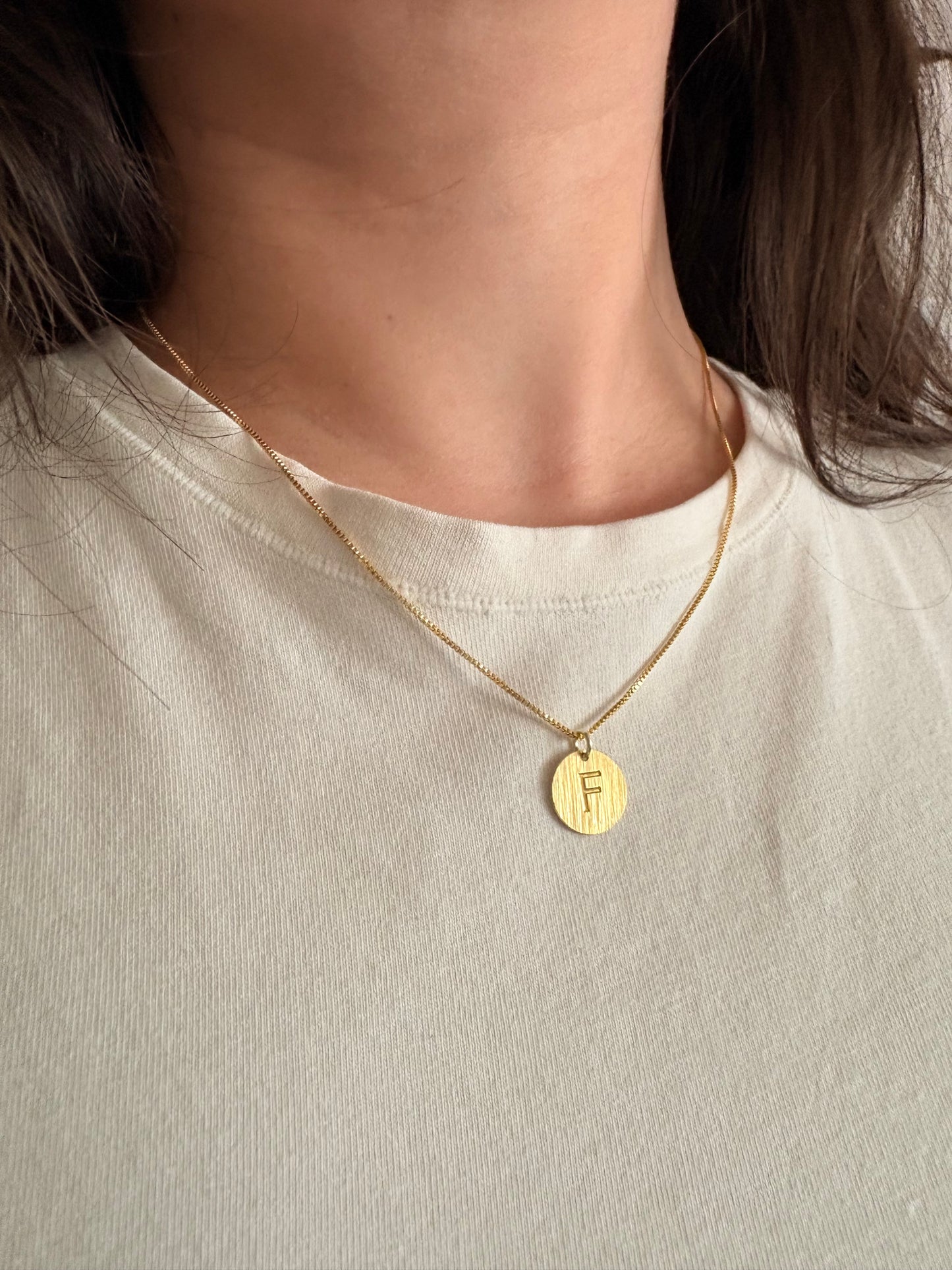 Collar inicial medalla